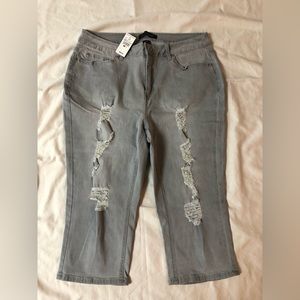 ASHLEY STEWART DISTRESSED CAPRI JEANS SIZE: 14